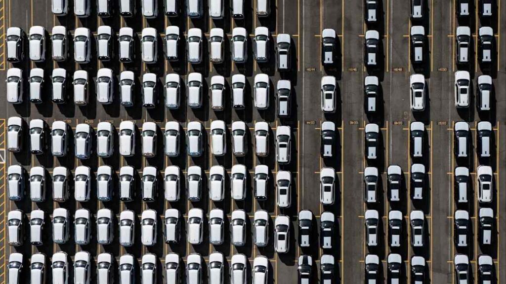 Canada tries to edge back into US trade talks with Trumpian sales pitch