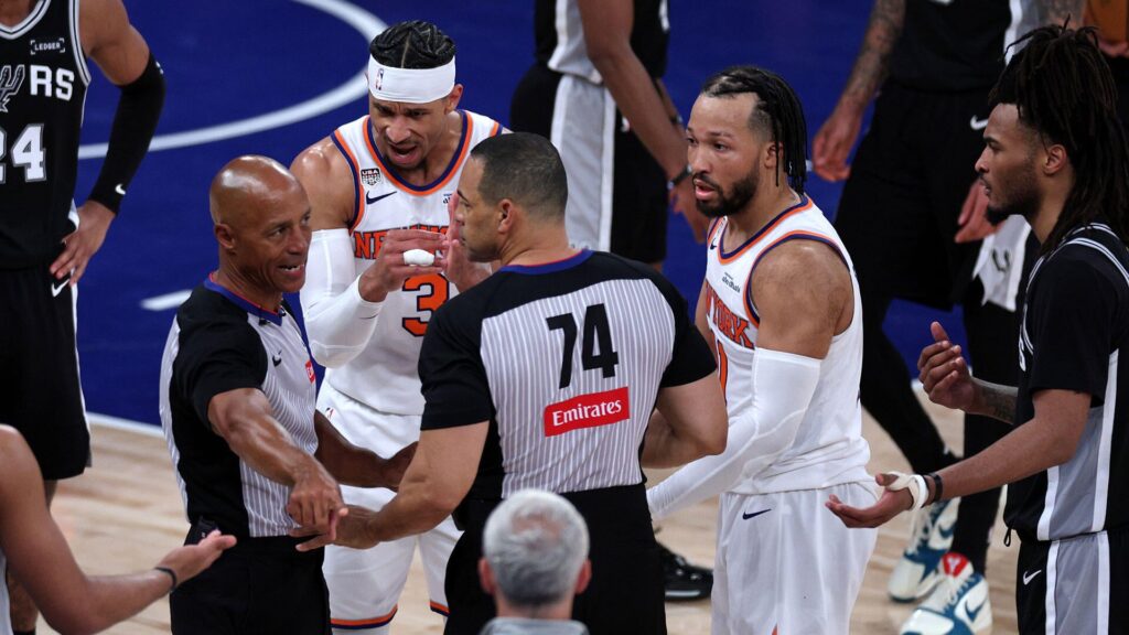 Mike Brown echoes growing frustrations of Knicks fans over NBA Finals officiating after Game 3 Mike Brown echoes growing frustrations of Knicks fans over NBA Finals officiating after Game 3
