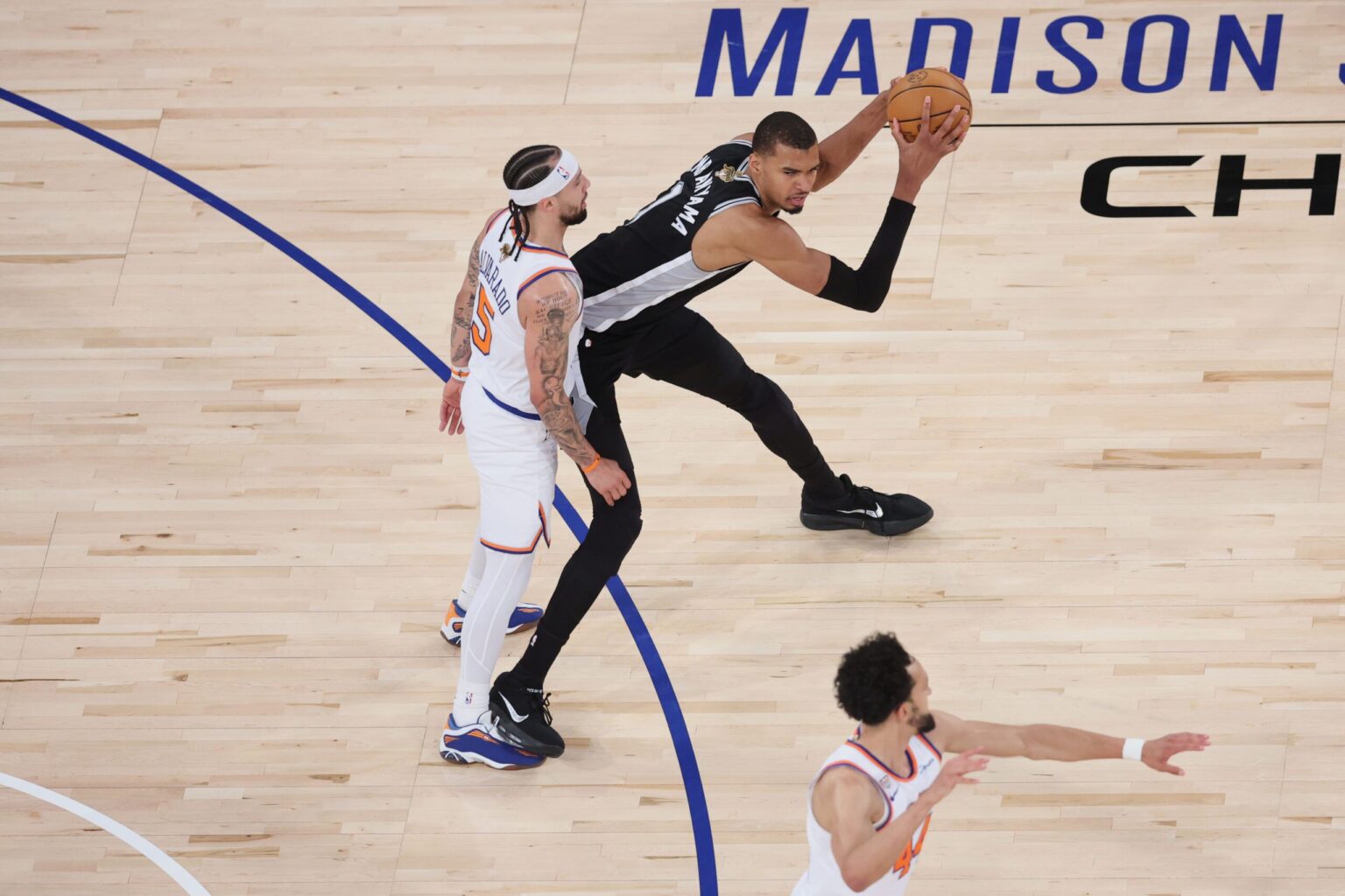 ‘Most Entertaining Basketball Game in a Long Time’ — Former NFL Linebacker Applauds ‘Violent’ Spurs-Knicks Game 3 ‘Most Entertaining Basketball Game in a Long Time’ — Former NFL Linebacker Applauds ‘Violent’ Spurs-Knicks Game 3