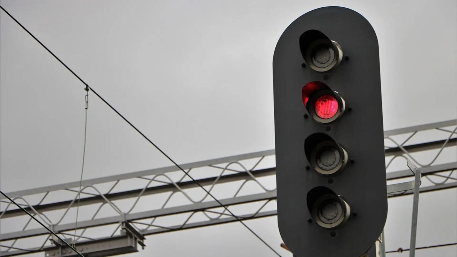 The bond market is flashing a clear signal on interest rates. Bitcoin bulls should take note
