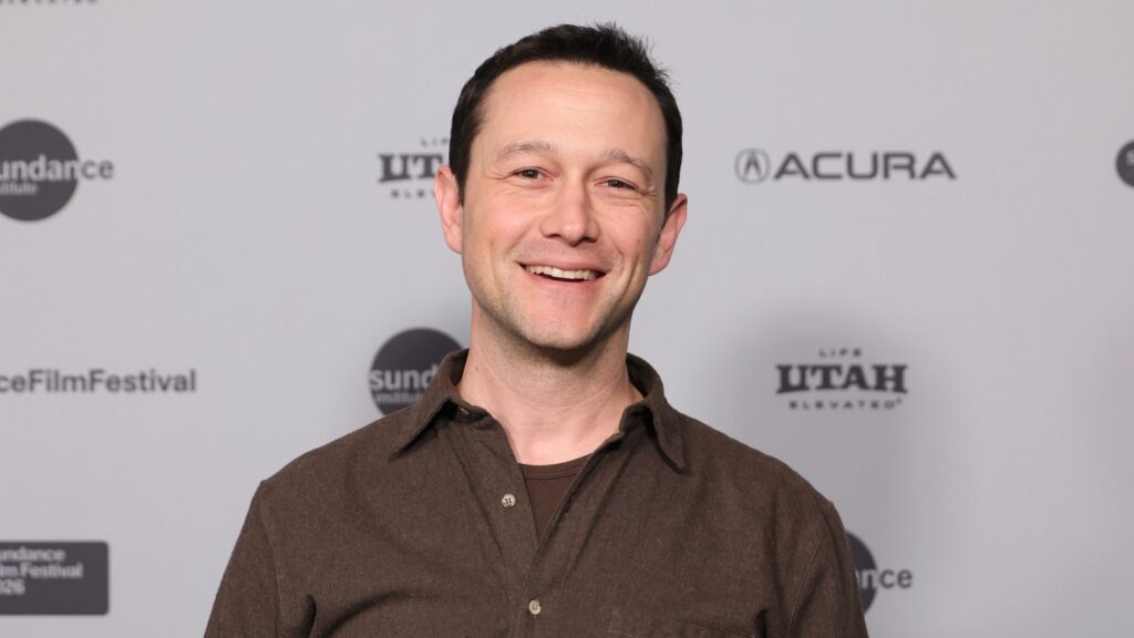 Joseph Gordon-Levitt, Sophia Bush Defend Ties to Peter Thiel’s Secretive Dialog Group Joseph Gordon-Levitt, Sophia Bush Defend Ties to Peter Thiel’s Secretive Dialog Group