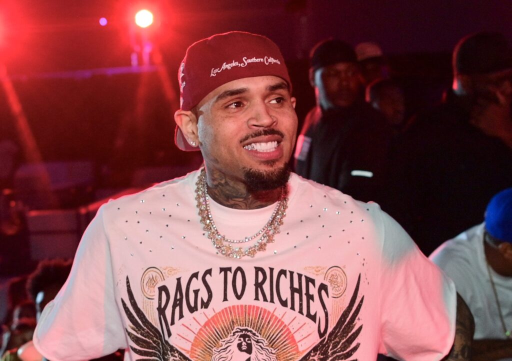Issa Zaddy! Chris Brown Has Fans Going WILD After Flexing His Post-Workout Body In Steamy Shirtless Flick (PHOTO) Issa Zaddy! Chris Brown Has Fans Going WILD After Flexing His Post-Workout Body In Steamy Shirtless Flick (PHOTO)