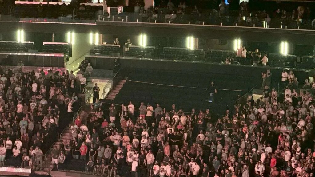 Man Falls to His Death from Upper Level at Madison Square Garden During Goose Concert Man Falls to His Death from Upper Level at Madison Square Garden During Goose Concert