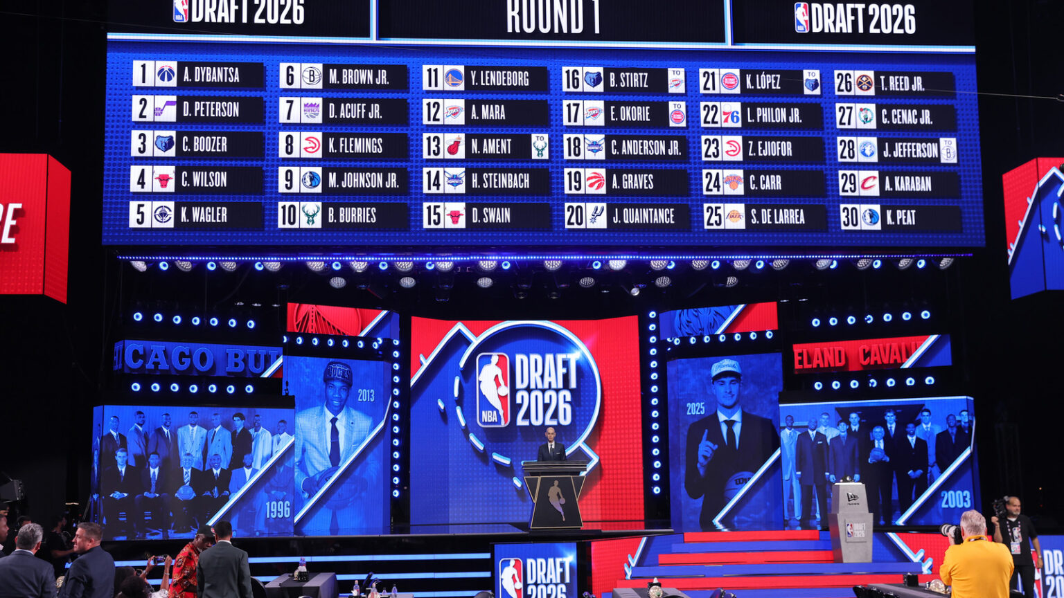 Sergio De Larrea to Mavericks at No. 25