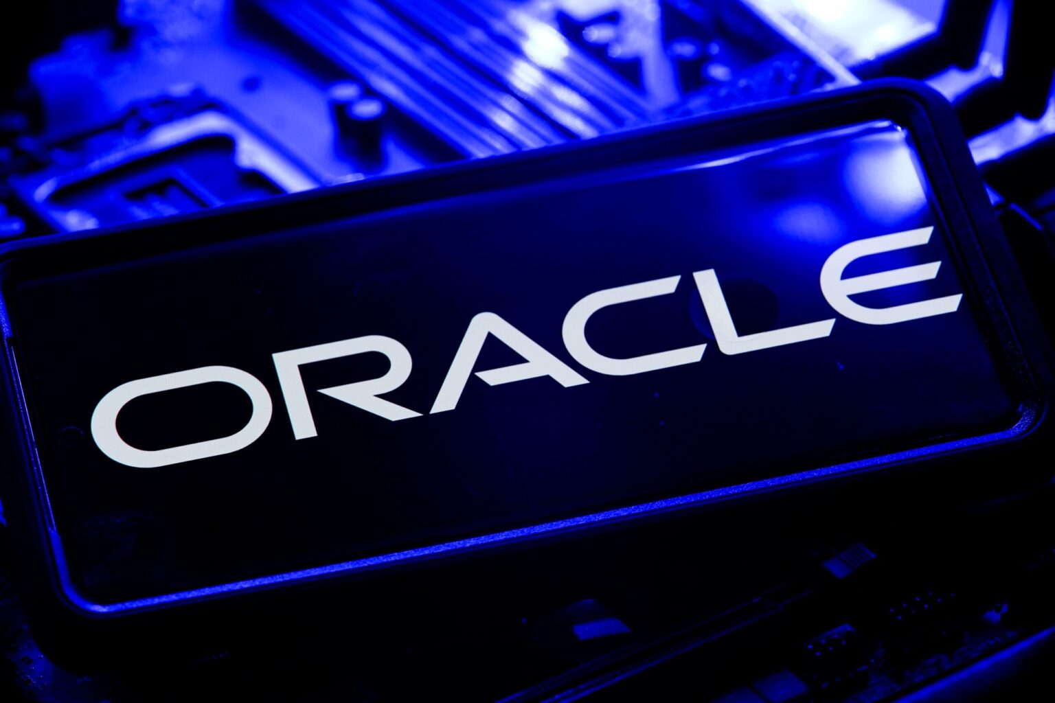 Oracle (ORCL) Stock; Slips as $638B Backlog Raises Cash Timing Concerns