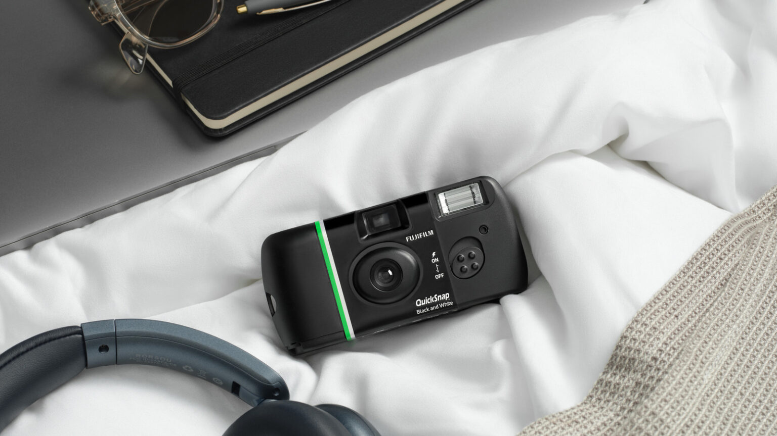 Fufjilm launches special waterproof and black-and-white editions of its retro QuickSnap instant cameras Fufjilm launches special waterproof and black-and-white editions of its retro QuickSnap instant cameras