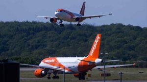 EasyJet reaches outline agreement on £5.5bn takeover by Castlelake