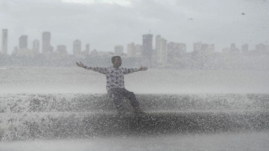 Mumbai Rains Live Updates: IMD issues red alert for the third straight day; 6 killed, landslides trigger travel chaos