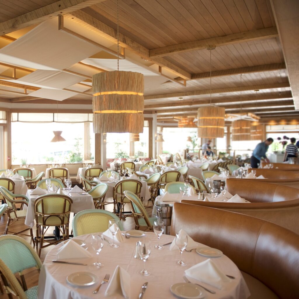 Le Bilboquet refuses to shelter people caught in 80mph storm because they don’t have reservations Le Bilboquet refuses to shelter people caught in 80mph storm because they don’t have reservations