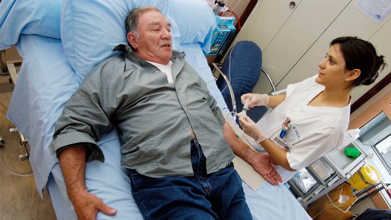 Common Meds Linked to Reduced Immunotherapy Benefit in Lung Cancer Trial