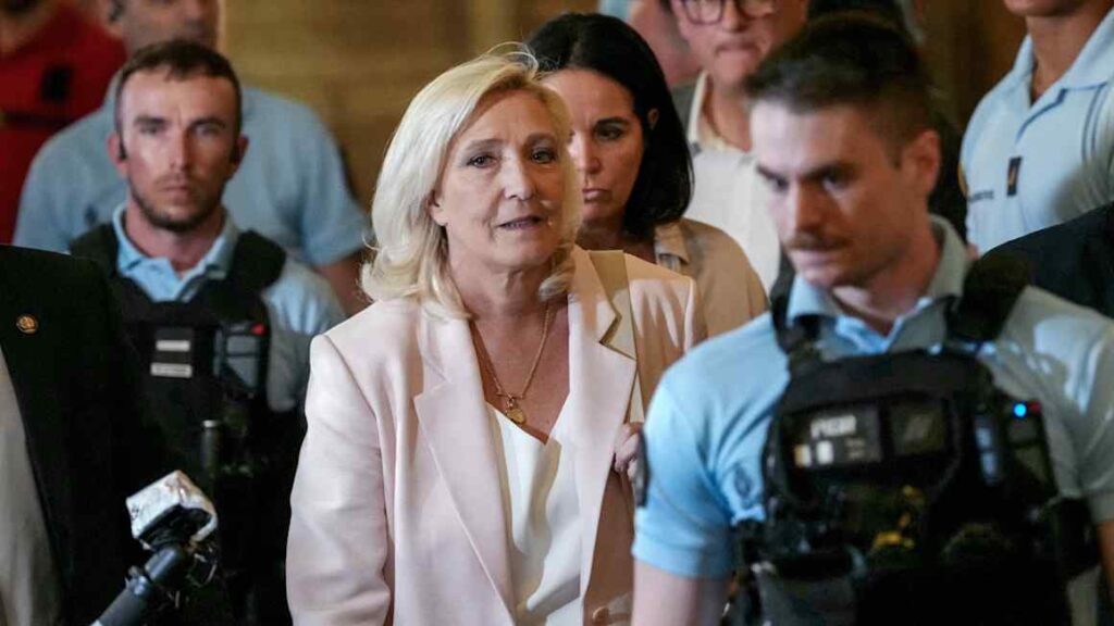 French far-right leader Marine Le Pen says she will run for president