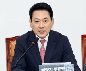 South Korea opposition leader turns to protests