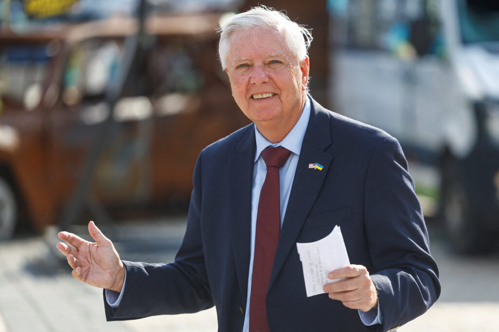 Lindsey Graham had among the lowest wealth in Congress despite a lifetime at the center of power Lindsey Graham had among the lowest wealth in Congress despite a lifetime at the center of power