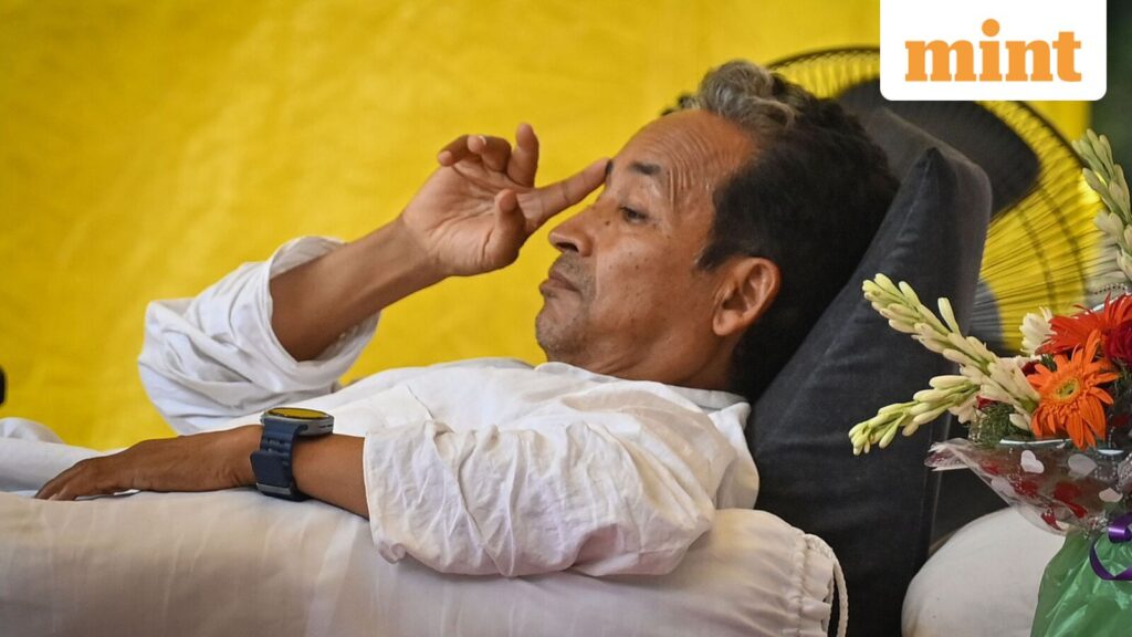 Sonam Wangchuk hunger strike: 3 Idiots fame Omi Vaidya extends support Sonam Wangchuk hunger strike: 3 Idiots fame Omi Vaidya extends support