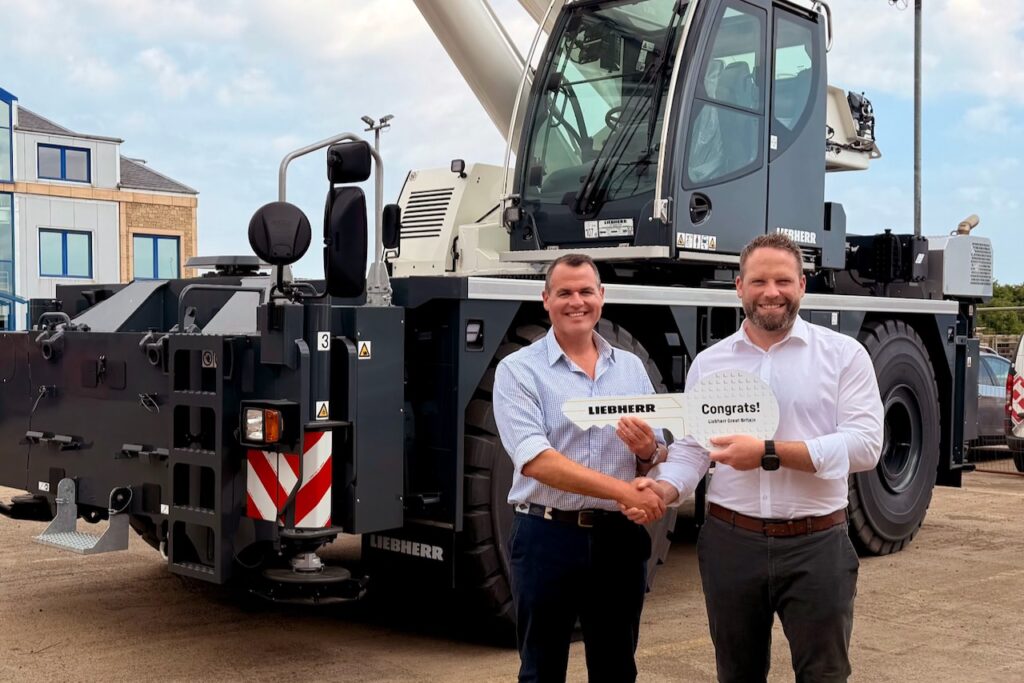 Bernard Hunter puts 90t Liebherr to work Bernard Hunter puts 90t Liebherr to work