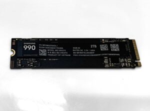 Samsung 990 SSD review: Good, but not great. Is AI to blame?