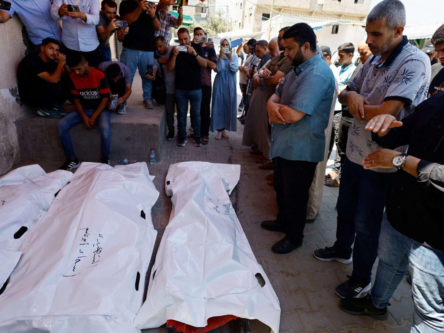 Israeli air attack on Gaza apartment kills family of three