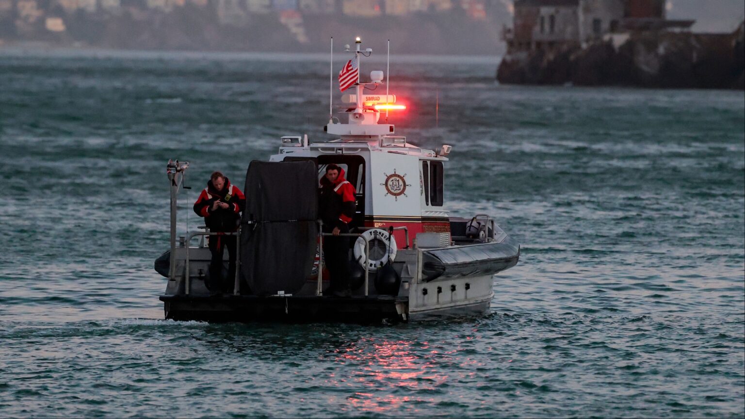 One Person Dies After Boat Capsizes In San Francisco While Heading To Memorial Service (VIDEO)