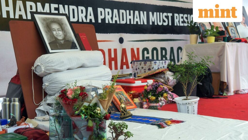 Sonam Wangchuk’s hunger strike: Can fasting turn fatal? Expert explains IV fluids become necessary when… Sonam Wangchuk’s hunger strike: Can fasting turn fatal? Expert explains IV fluids become necessary when…