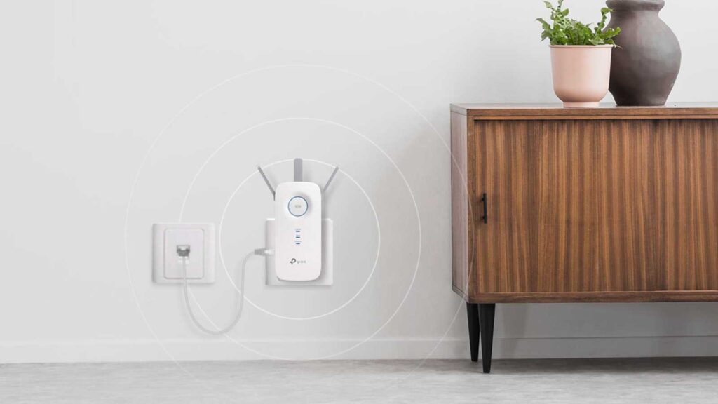 TP-Link’s $35 Wi-Fi extender fixes weak signal without a new router TP-Link’s $35 Wi-Fi extender fixes weak signal without a new router