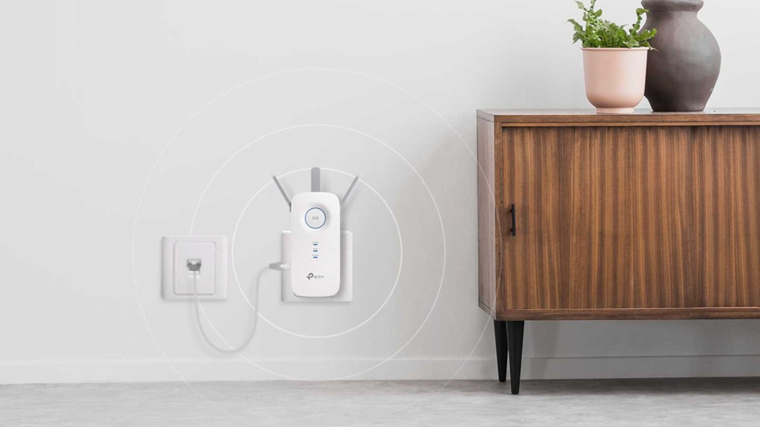 TP-Link’s $35 Wi-Fi extender fixes weak signal without a new router