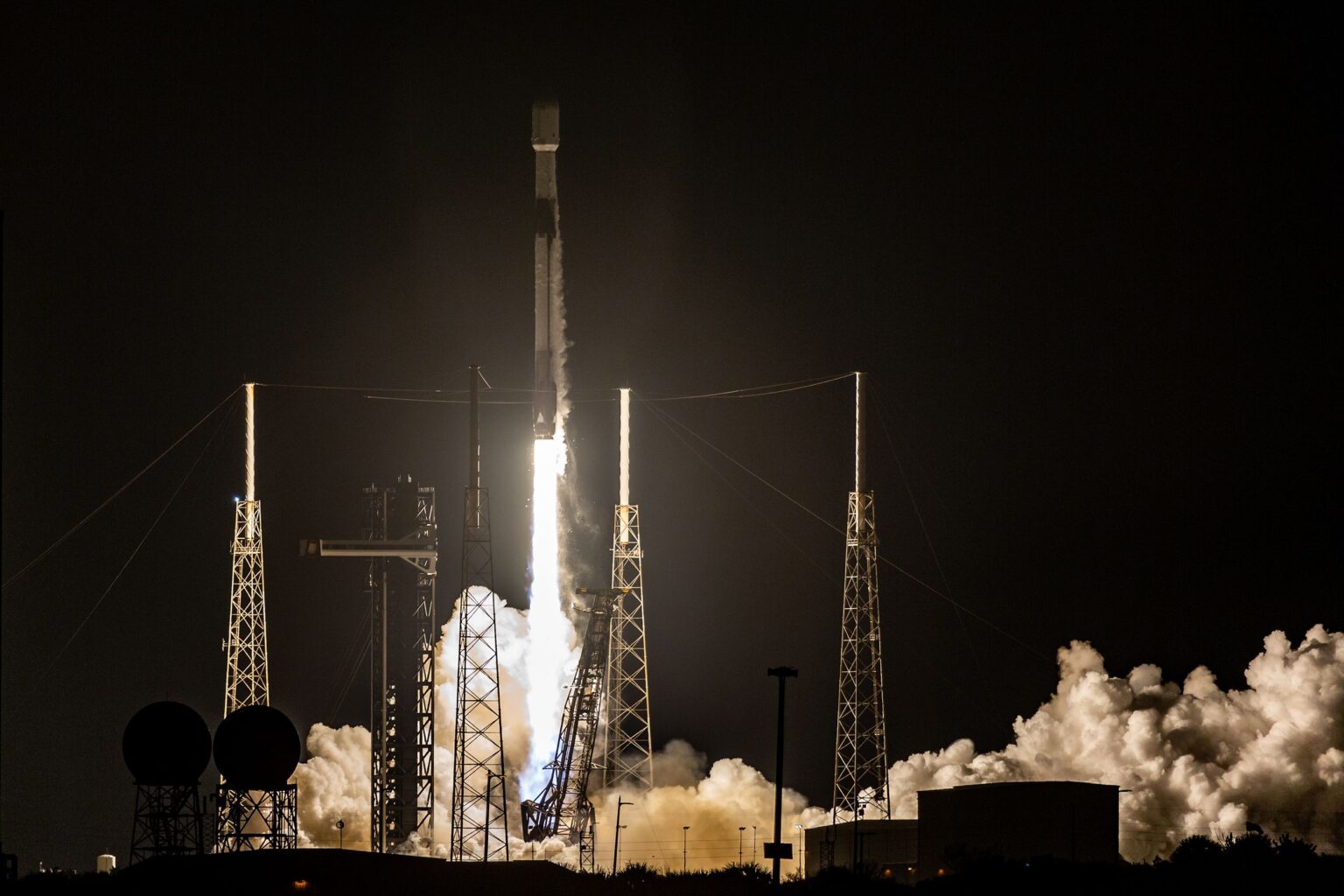 SpaceX’s Falcon 9 Rocket Is About to Crash Into the Moon—and It Could Be Visible From Earth SpaceX’s Falcon 9 Rocket Is About to Crash Into the Moon—and It Could Be Visible From Earth