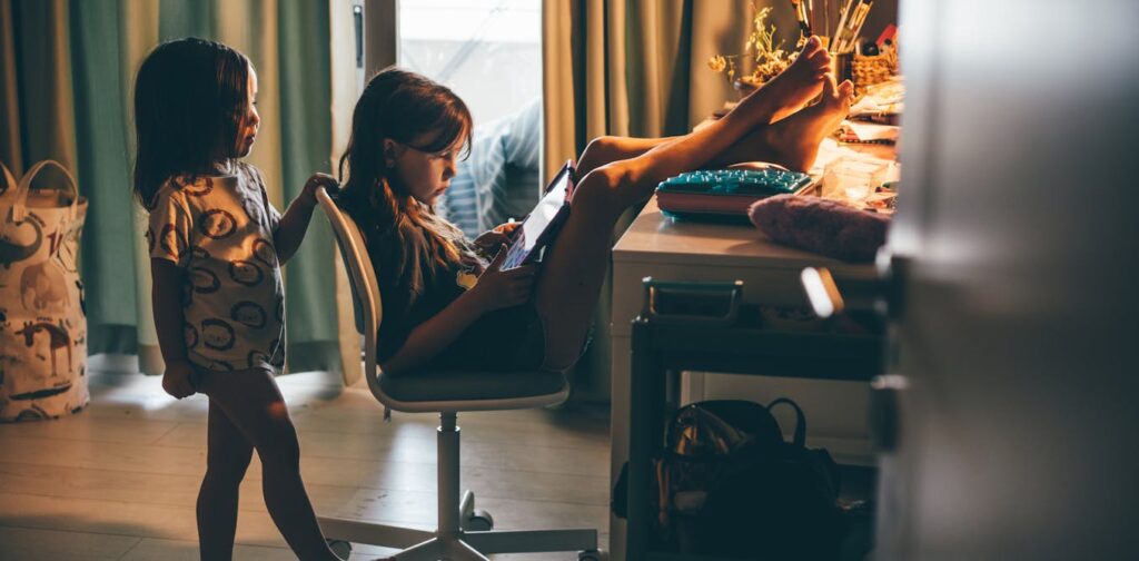 Parents putting screens in front of their kids is more about their own stress than other factors Parents putting screens in front of their kids is more about their own stress than other factors