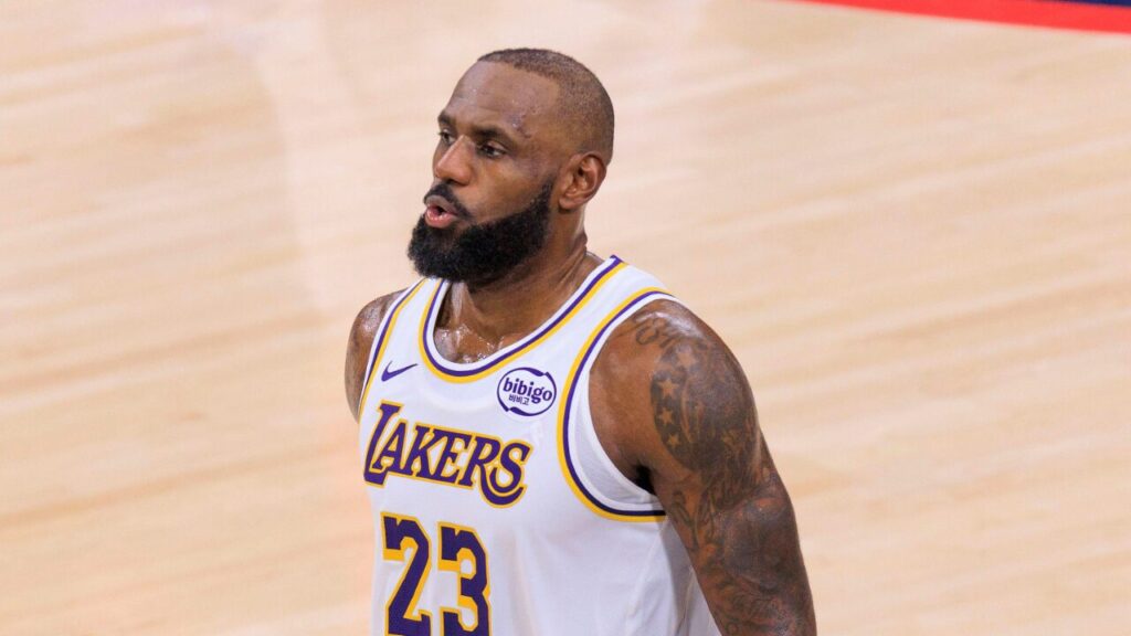 “It’s Gonna Be Me”: LeBron James’ Ex-Teammate Attempts to Spoil Kevin Love’s Reunion Desire With Public Demand to 76ers “It’s Gonna Be Me”: LeBron James’ Ex-Teammate Attempts to Spoil Kevin Love’s Reunion Desire With Public Demand to 76ers