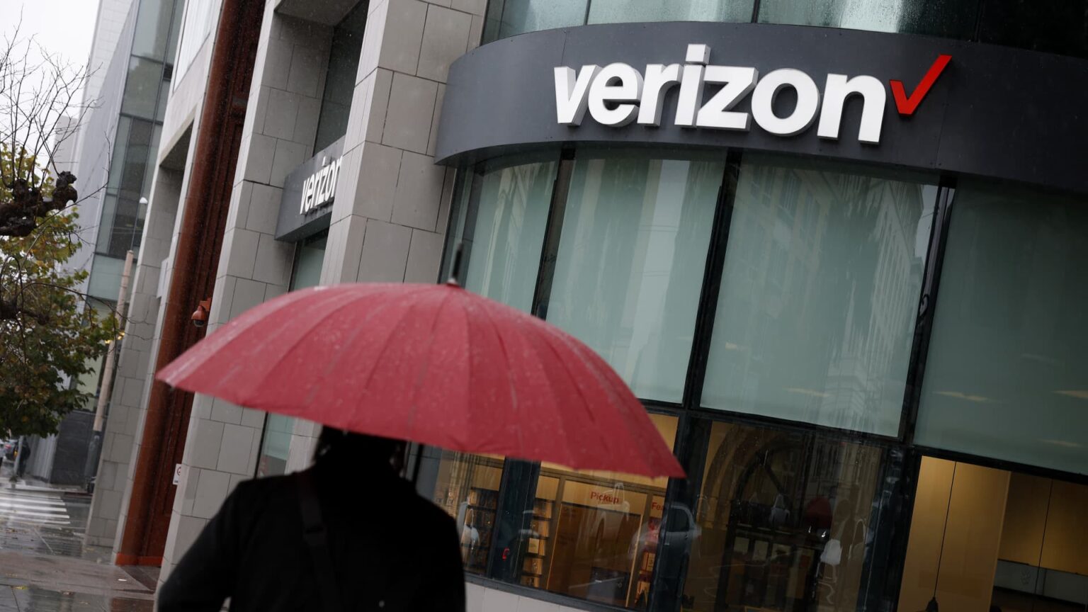 Verizon mobile service restored after outage for thousands of customers in the U.S.