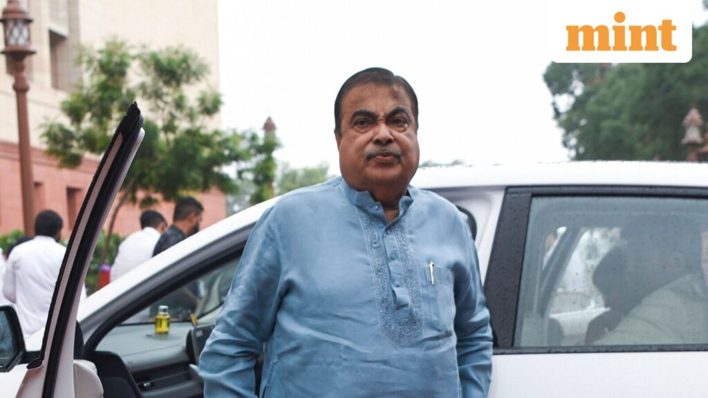 India’s road accidents soar to five lakh annually, Gadkari says 20 people die every hour India’s road accidents soar to five lakh annually, Gadkari says 20 people die every hour