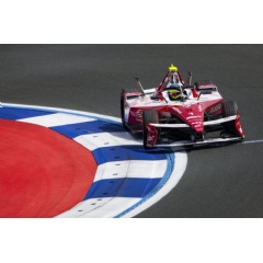 Nissan Formula E Team heads to London for decisive Season 12 finale Nissan Formula E Team heads to London for decisive Season 12 finale