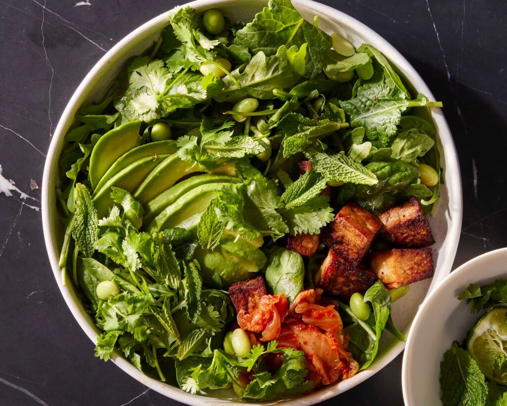 This Diet Encourages Men to Eat a Ton While Losing Weight. Dietitians Say It’s Worth Considering.