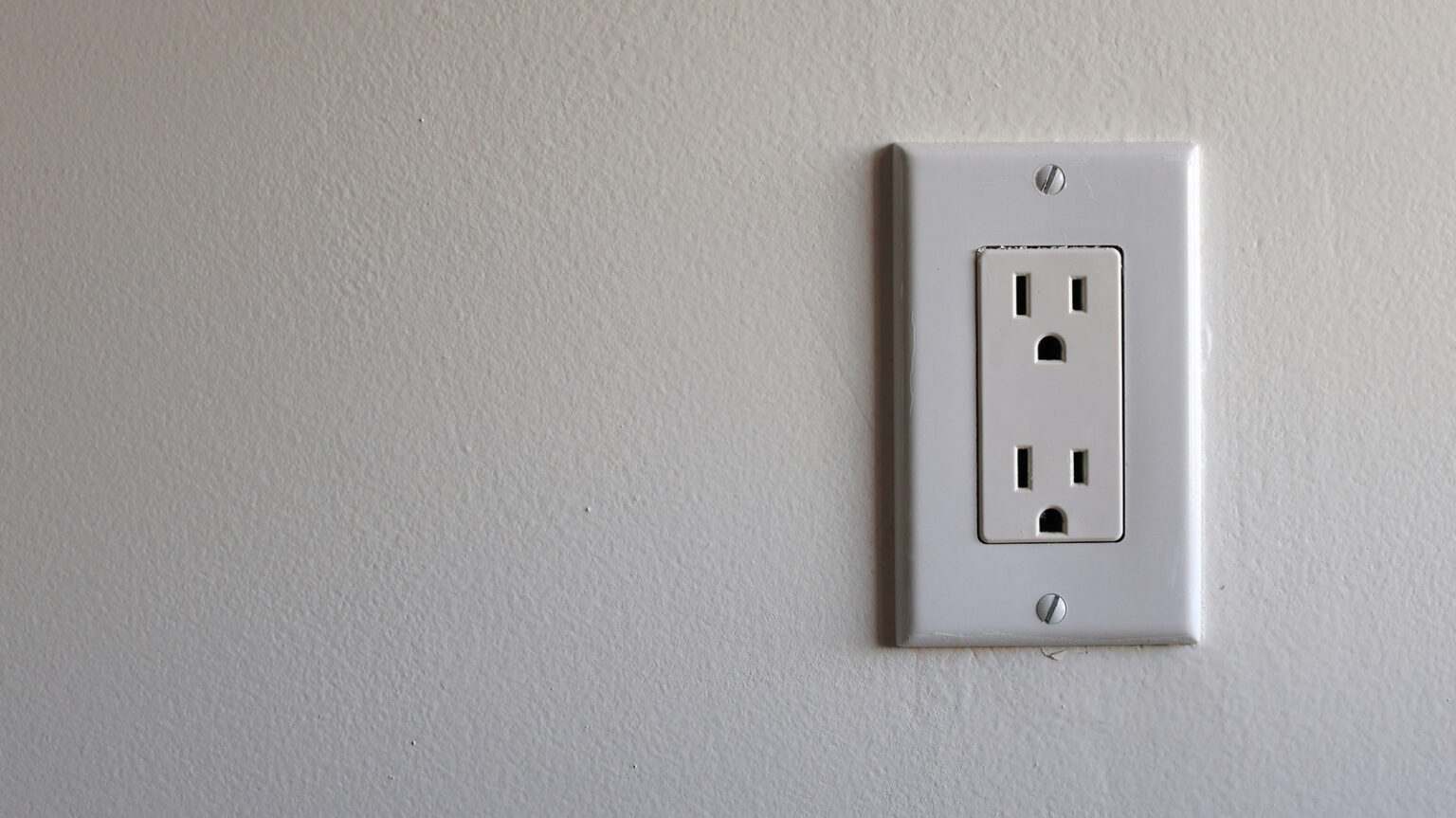 What’s The Minimum Height Electrical Outlets Should Be From The Floor?
