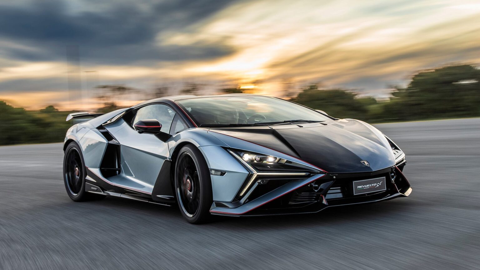 Lamborghini’s New Revuelto SV Is the Most Powerful Track-Attacking Bull Ever Lamborghini’s New Revuelto SV Is the Most Powerful Track-Attacking Bull Ever