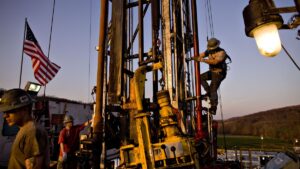 U.S. Shale Majors Cut Spending Despite Higher Oil Prices