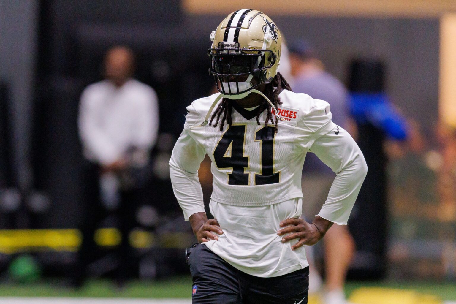‘Something Is WRONG’ — Saints Fans Freak Out Over Alvin Kamara’s Knee Injury As New Orleans’ Bad Luck Continues ‘Something Is WRONG’ — Saints Fans Freak Out Over Alvin Kamara’s Knee Injury As New Orleans’ Bad Luck Continues
