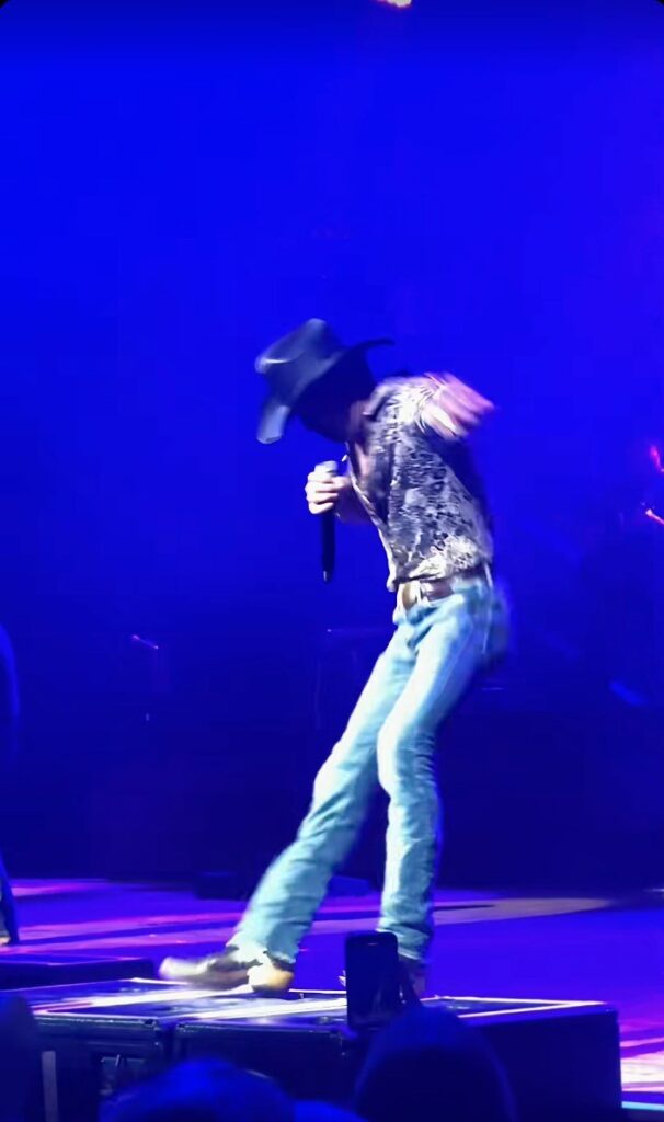 Tim McGraw takes hard fall onstage at Cincinnati concert after arriving 40 minutes late