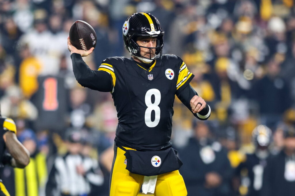 Mike Tomlin Reveals the “Only Reason” Aaron Rodgers Changed His Retirement Stance After Last Season Mike Tomlin Reveals the “Only Reason” Aaron Rodgers Changed His Retirement Stance After Last Season