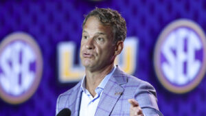 Could drama tank Lane Kiffin’s first season at LSU? Could drama tank Lane Kiffin’s first season at LSU?