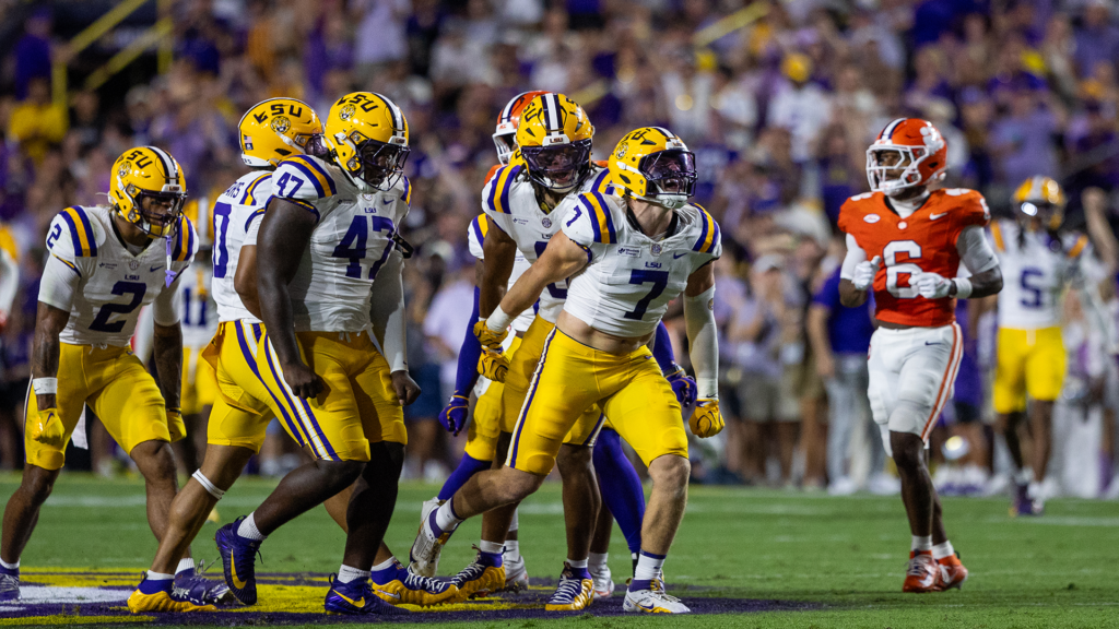 College football rankings: LSU set to climb after dominant win, Oregon’s status as No. 2 in doubt