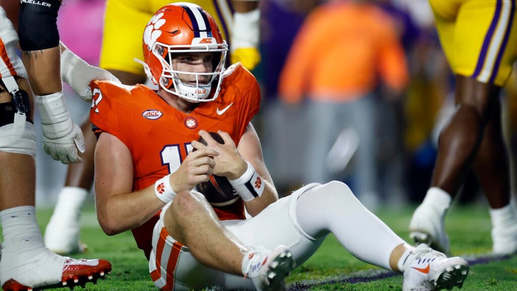 College football winners, losers in Week 1: Dabo Swinney, Clemson in big trouble; WRs steal show