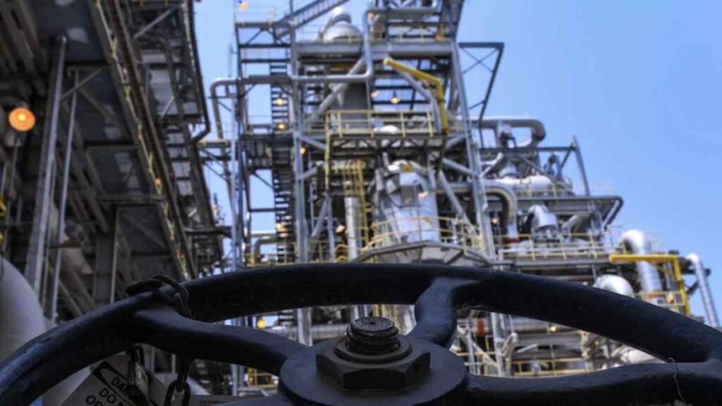 Saudi Aramco oil facilities hit in new strikes