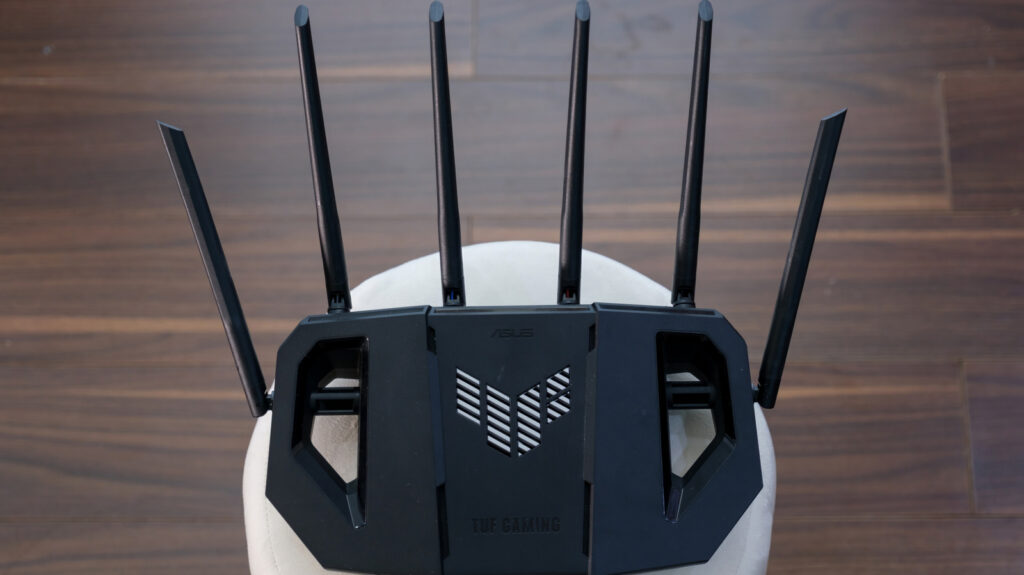 Why do routers have so many antennas?