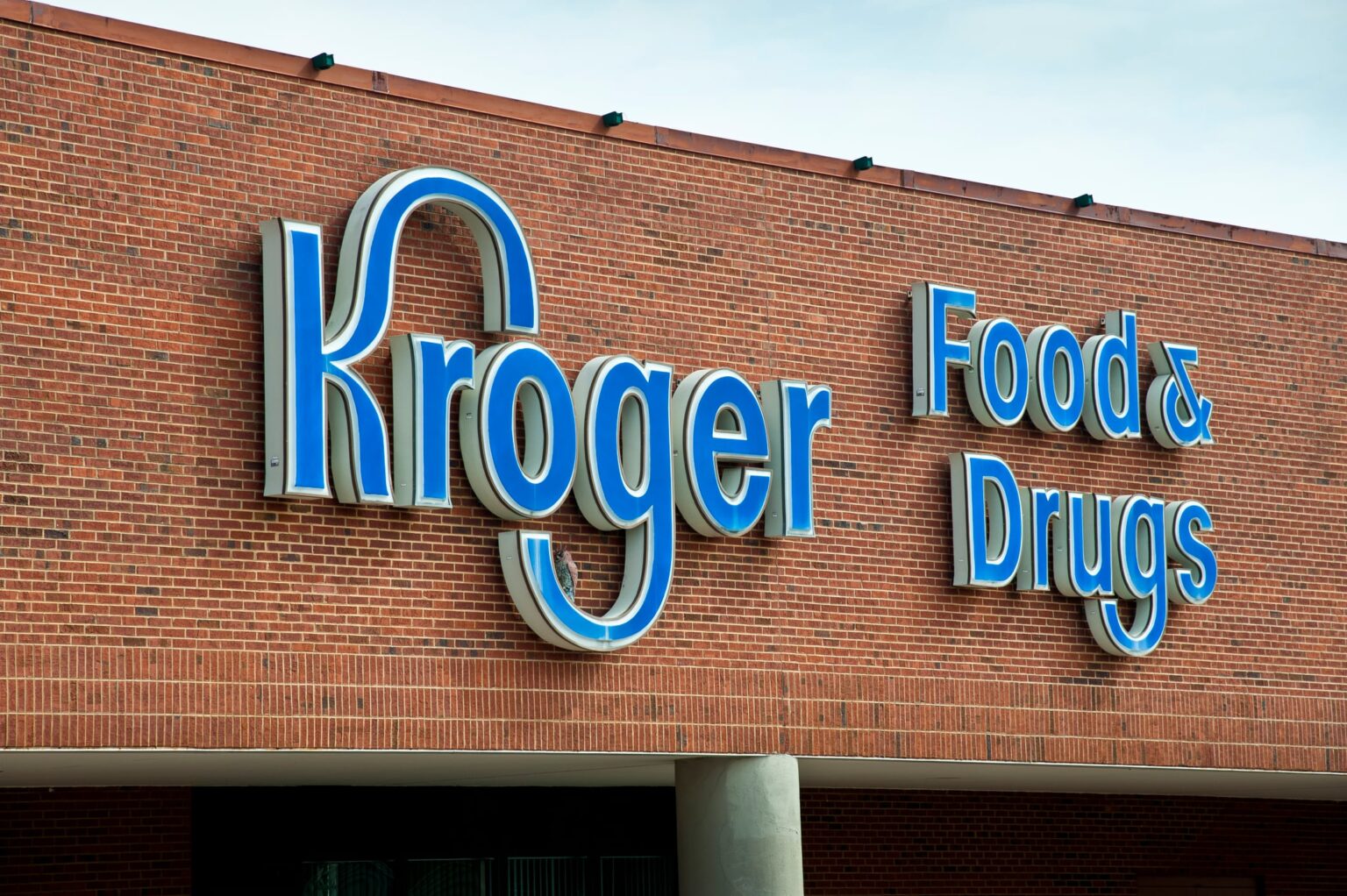 Kroger’s sales growth slows as Cyclospora, drug-price changes weigh on Q2 Kroger’s sales growth slows as Cyclospora, drug-price changes weigh on Q2