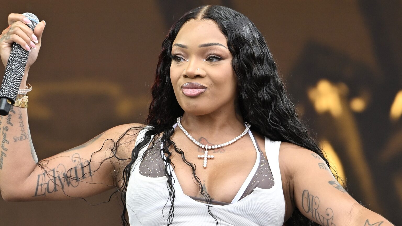 Victoria “BroRilla” Woods Pens Public Apology To Her Mom & Shares Regret For Including Her In Feud With Sister GloRilla (PHOTOS) Victoria “BroRilla” Woods Pens Public Apology To Her Mom & Shares Regret For Including Her In Feud With Sister GloRilla (PHOTOS)
