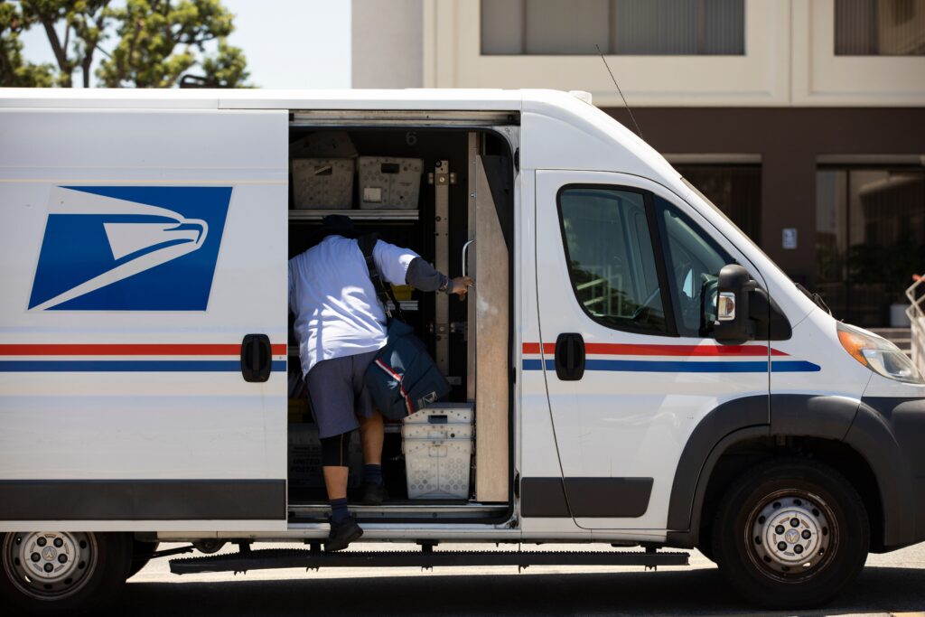 USPS mailman hoarded thousands of pieces of mail including tax records, bills and medical records: feds