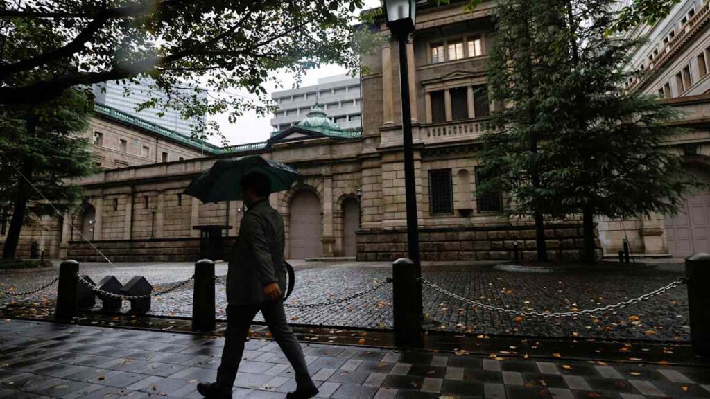 Yen sinks after BoJ raises rates to highest level since 1995