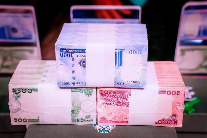 Cash Outside Banks Rises to ₦4.87trn in August Cash Outside Banks Rises to ₦4.87trn in August