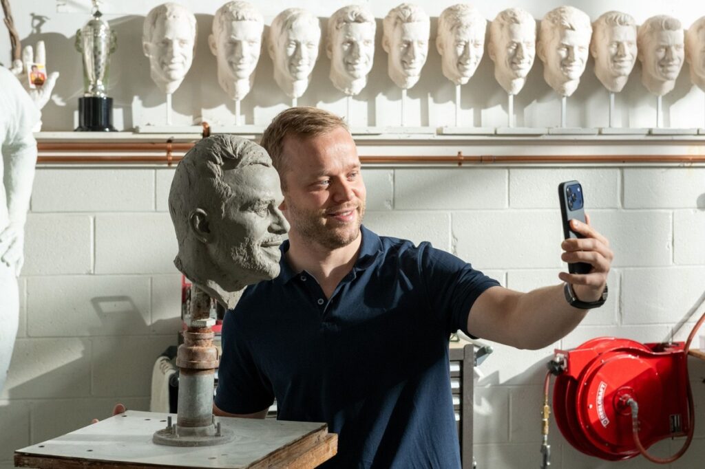 Gallery: Felix Rosenqvist’s likeness immortalized for Borg-Warner Indy 500 trophy