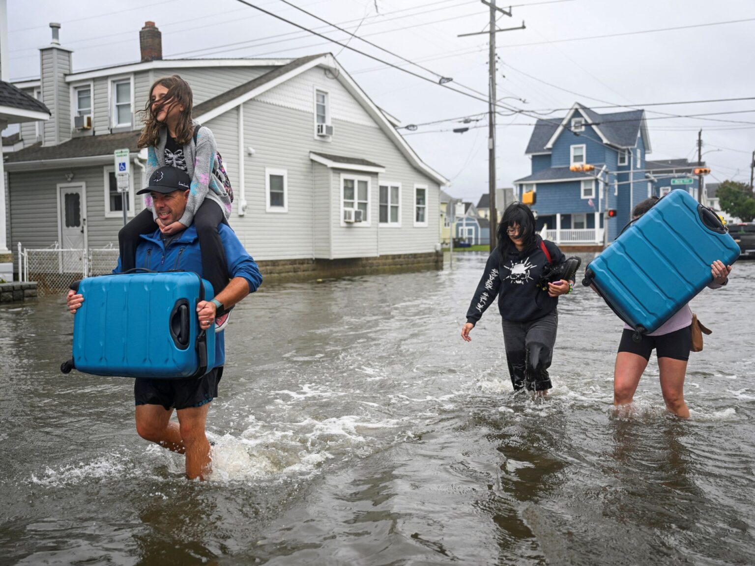 Powerful storm brings flooding, power outages to northeastern United States Powerful storm brings flooding, power outages to northeastern United States